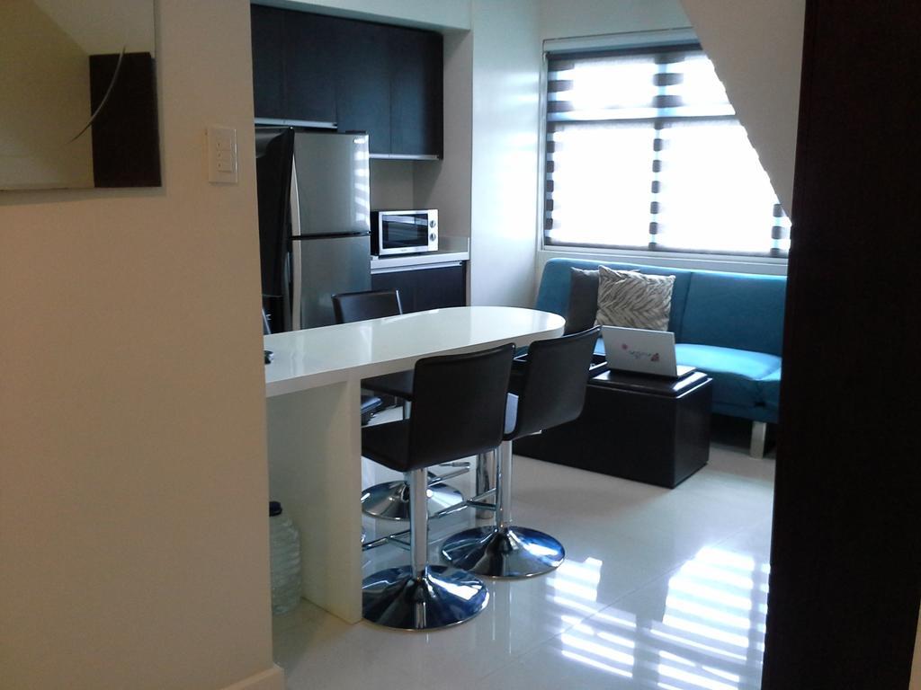 Eton Parkview Apartment Makati City ภายนอก รูปภาพ