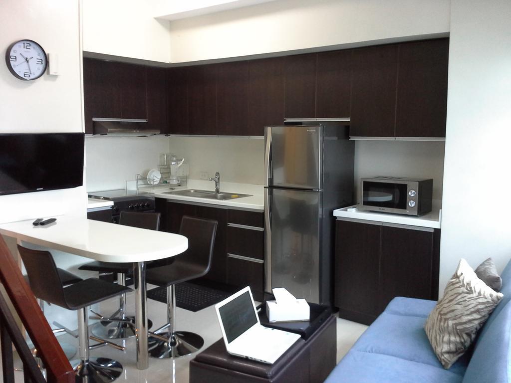 Eton Parkview Apartment Makati City ภายนอก รูปภาพ