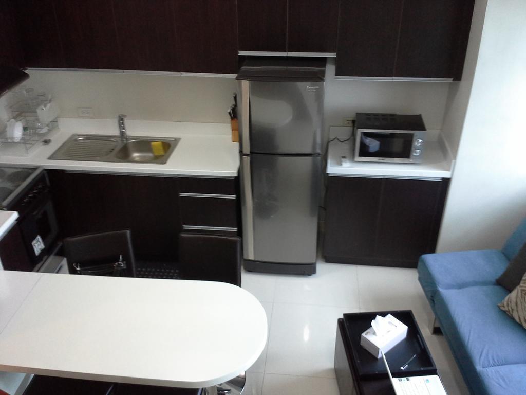 Eton Parkview Apartment Makati City ภายนอก รูปภาพ