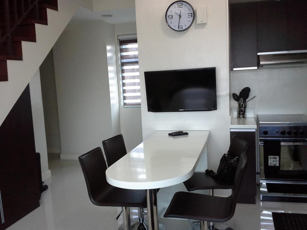Eton Parkview Apartment Makati City ภายนอก รูปภาพ
