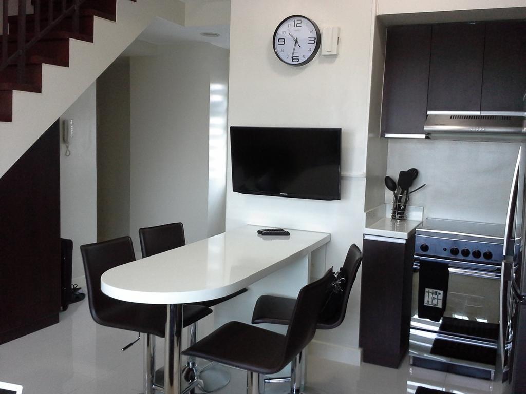 Eton Parkview Apartment Makati City ภายนอก รูปภาพ