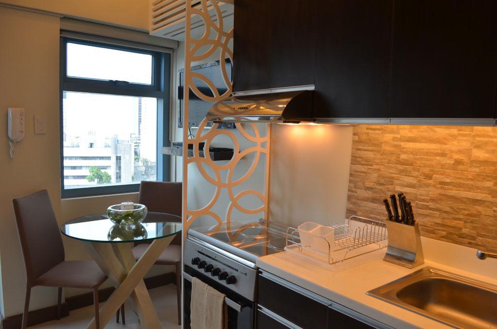 Eton Parkview Apartment Makati City ภายนอก รูปภาพ
