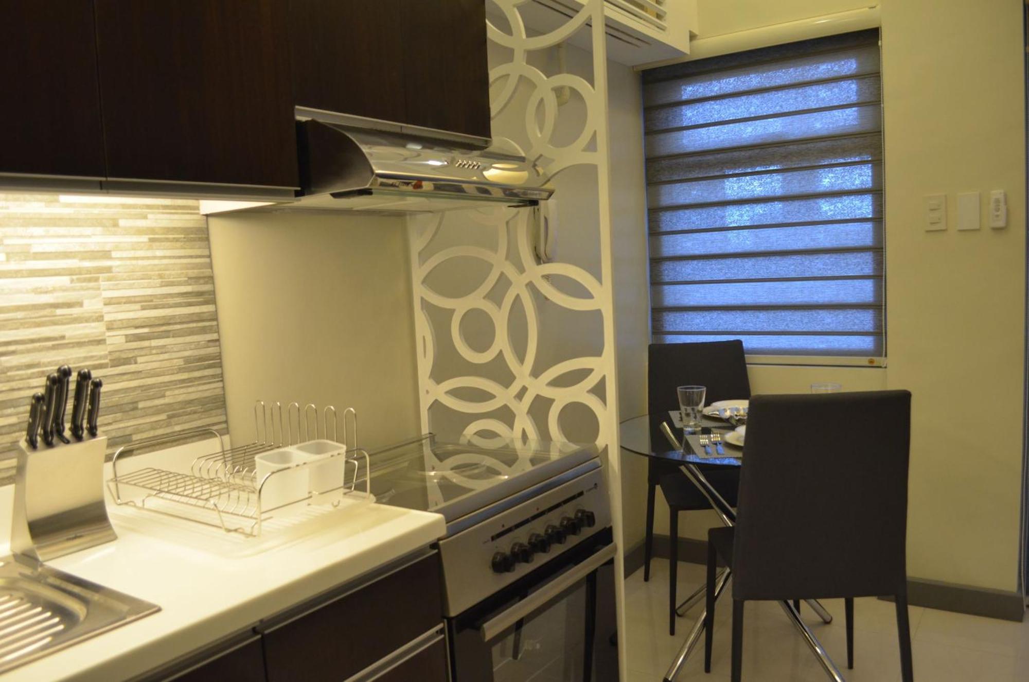 Eton Parkview Apartment Makati City ภายนอก รูปภาพ