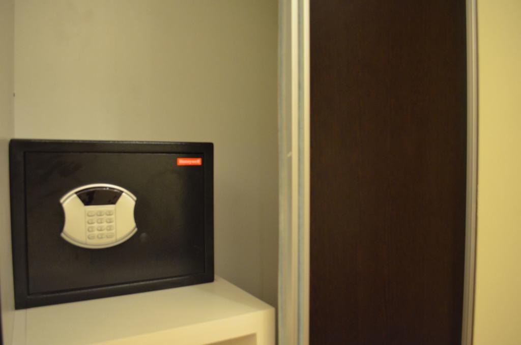 Eton Parkview Apartment Makati City ภายนอก รูปภาพ