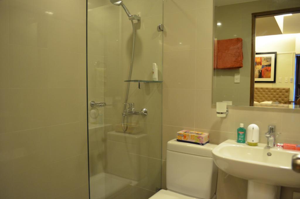 Eton Parkview Apartment Makati City ภายนอก รูปภาพ