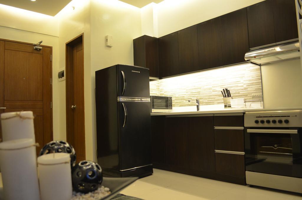 Eton Parkview Apartment Makati City ภายนอก รูปภาพ