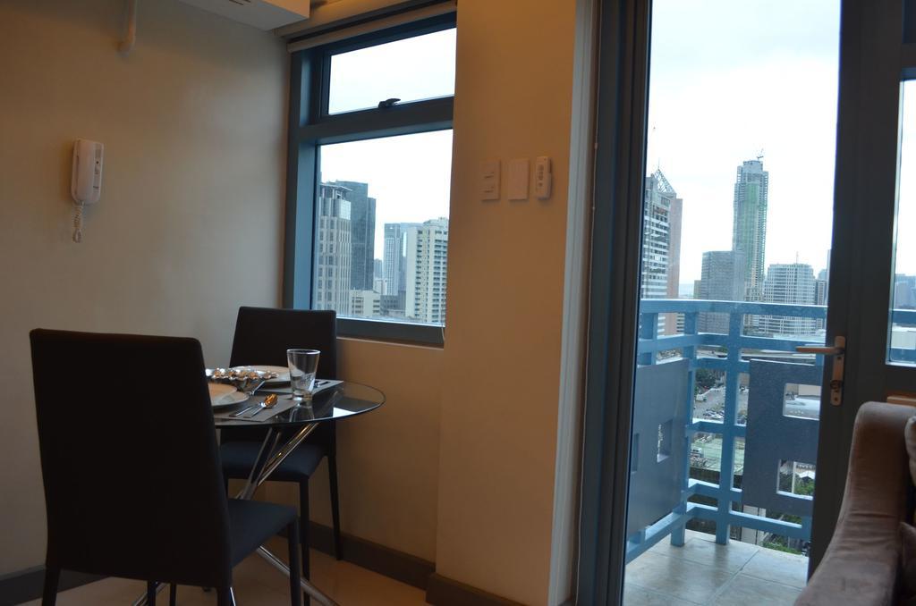 Eton Parkview Apartment Makati City ภายนอก รูปภาพ