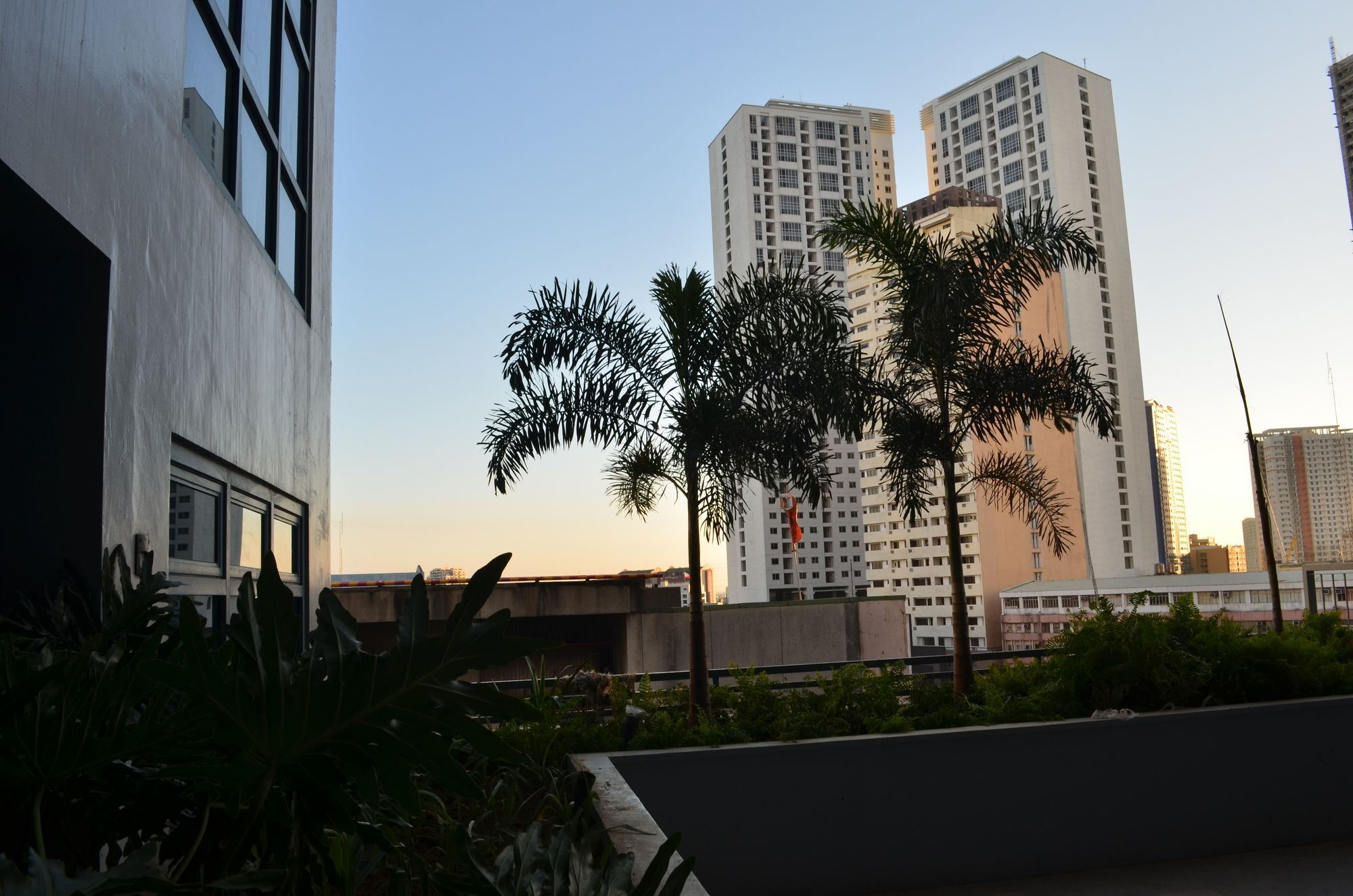 Eton Parkview Apartment Makati City ภายนอก รูปภาพ